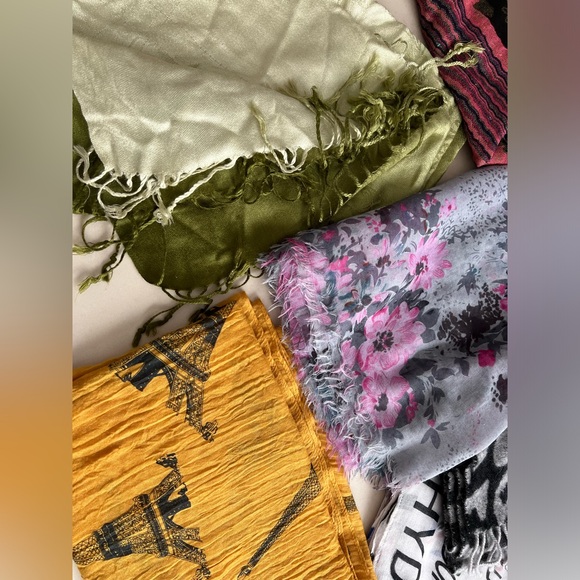 8️⃣Lot of 8 Random Scarves/Wraps/ Shawls-Varying Materials/Brands/Colors/Sizes - Picture 11 of 17
